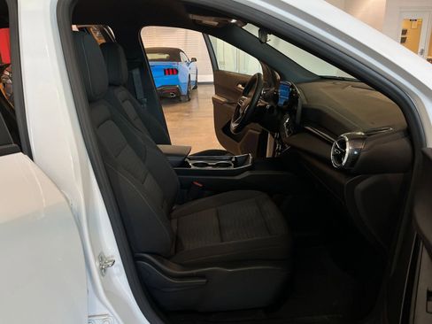 Used 2025 Chevrolet Equinox LT image 36