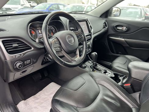Used 2019 Jeep Cherokee Limited image 12