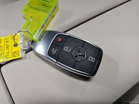 Certified 2025 Mercedes-Benz GLS 450 4MATIC image 39