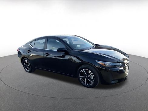 Used 2025 Nissan Sentra SV image 2