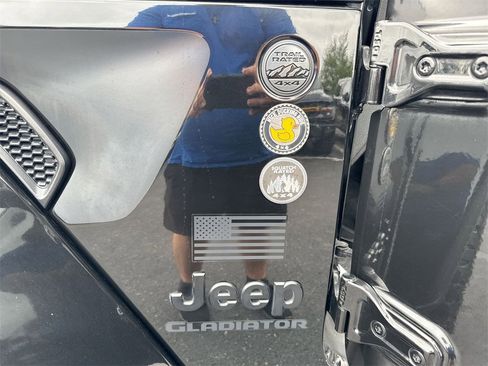 Used 2023 Jeep Gladiator Sport image 27