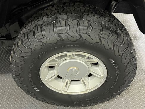 Used 2004 HUMMER H2 w/ Preferred Equipment Group AWD/4WD image 19