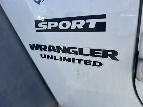 Used 2010 Jeep Wrangler Unlimited Sport AWD/4WD image 10