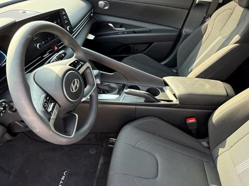 Used 2026 Hyundai Elantra SE FWD image 17