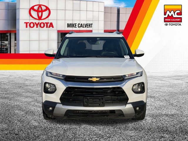 Used 2021 Chevrolet TrailBlazer LT w/ Premium Seating Package FWD image 3
