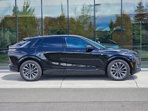 Used 2026 Cadillac Lyriq Sport AWD/4WD image 6