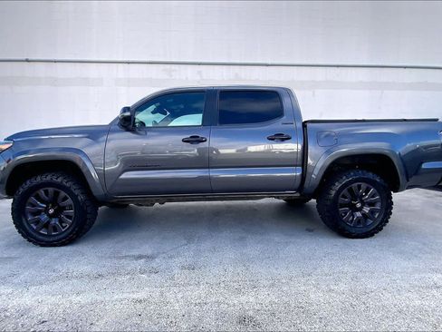 Used 2022 Toyota Tacoma Limited AWD/4WD image 3