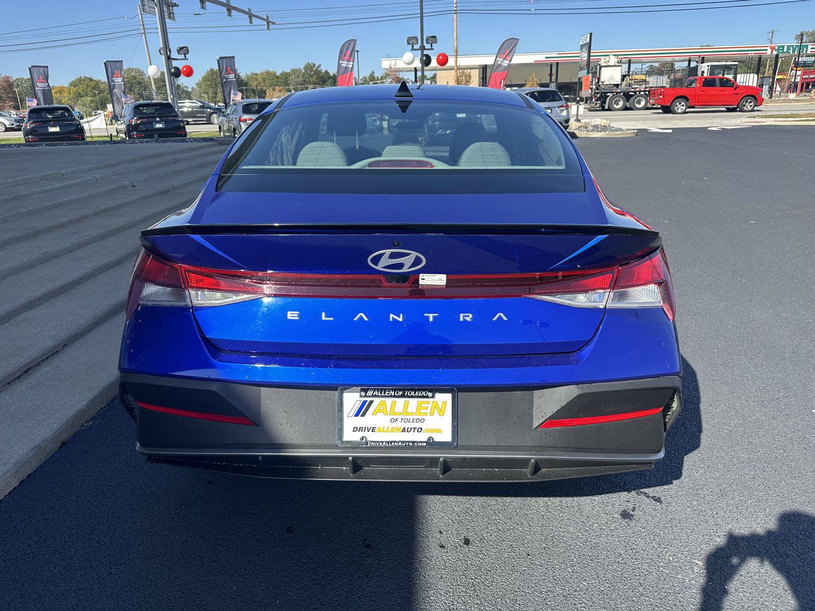 Used 2025 Hyundai Elantra Sport FWD image 11