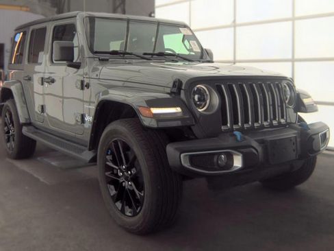 Used 2023 Jeep Wrangler Unlimited Sahara w/ Cold Weather Group AWD/4WD image 2
