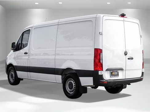 Used 2024 Mercedes-Benz Sprinter 2500 image 8