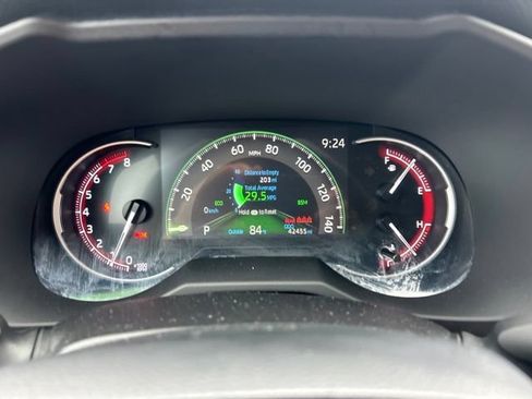 Used 2025 Toyota RAV4 XLE FWD image 12