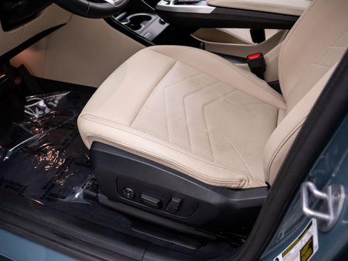 Certified 2025 BMW X2 xDrive28i w/ Premium Package AWD/4WD image 16