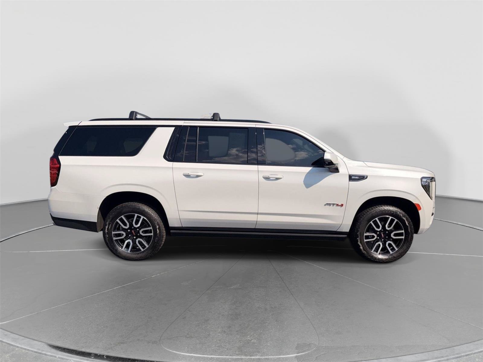 Used 2024 GMC Yukon XL AT4 w/ Technology Package AWD/4WD image 6