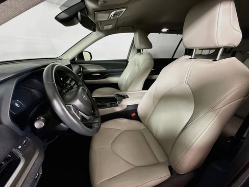 Certified 2024 Toyota Grand Highlander AWD image 11
