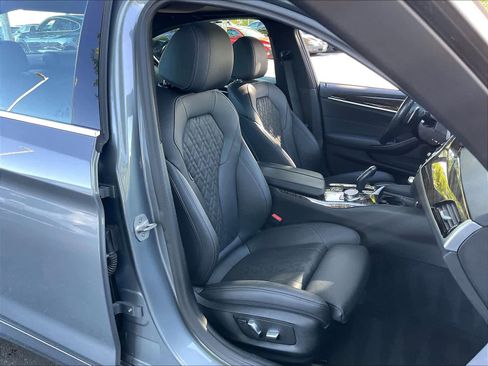 Used 2023 BMW 530e w/ Convenience Package image 9