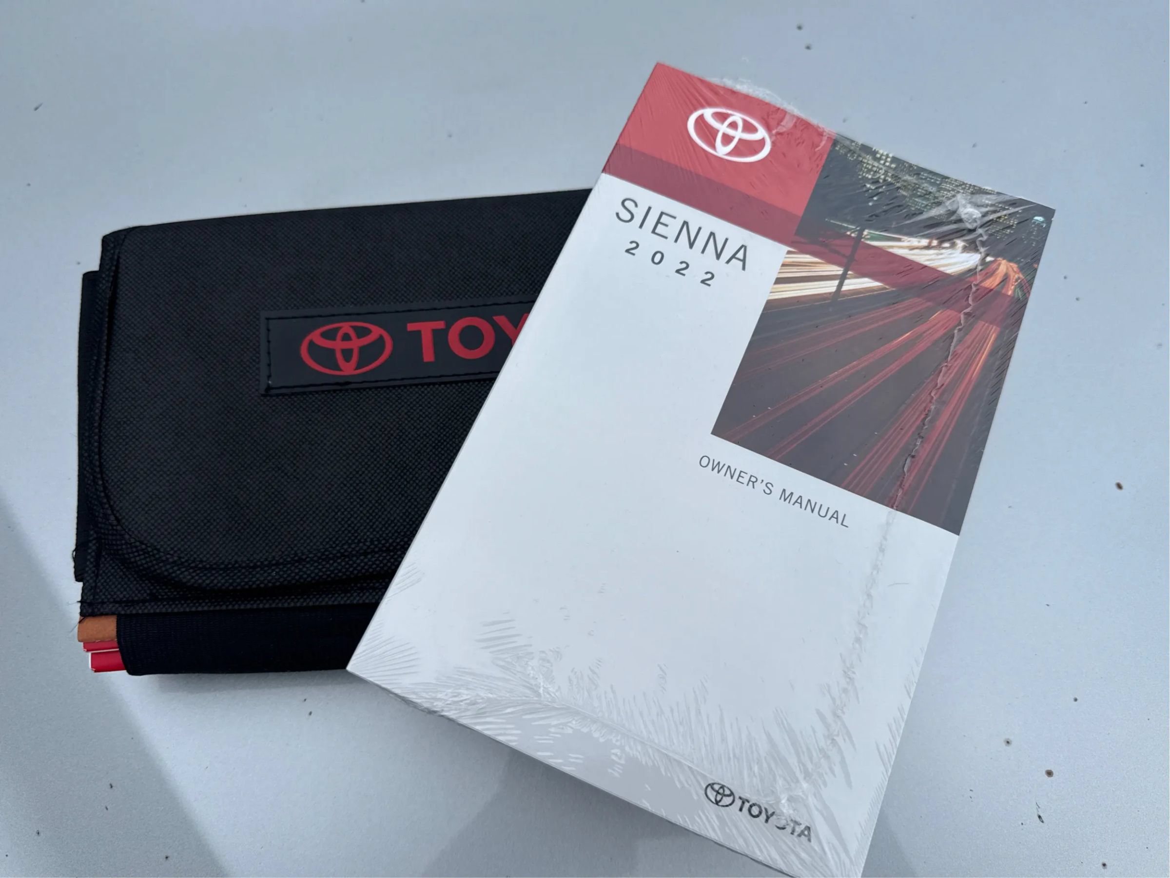 Used 2022 Toyota Sienna XSE FWD image 23