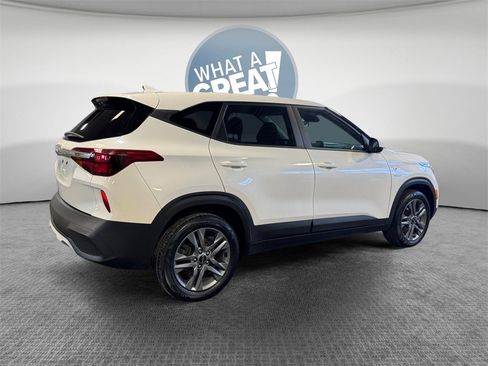 Used 2022 Kia Seltos LX image 3