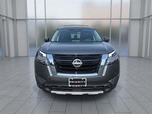 Used 2023 Nissan Pathfinder SL w/ SL Premium Package AWD/4WD image 4