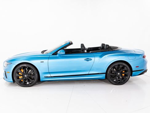 Used 2025 Bentley Continental GTC image 2