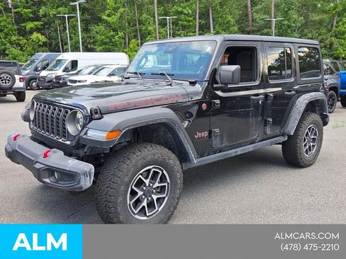 Used 2025 Jeep Wrangler Unlimited Rubicon AWD/4WD image 3