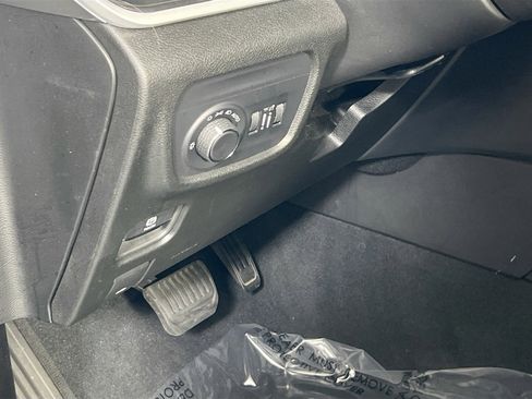 Used 2023 Jeep Grand Cherokee Altitude AWD/4WD image 10