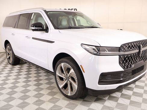 New 2026 Lincoln Navigator L Black Label AWD/4WD image 1