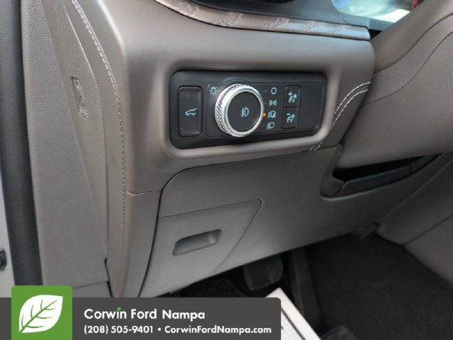 Used 2020 Ford Explorer Platinum w/ Premium Technology Package AWD/4WD image 13