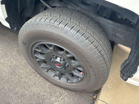 Used 2025 Toyota Tacoma SR5 RWD image 5