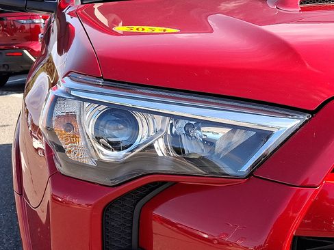 Used 2024 Toyota 4Runner TRD Off-Road Premium image 9