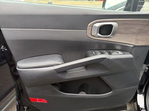 Used 2023 Kia Sorento S w/ Panoramic Sunroof Package image 8