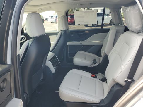 New 2027 Lincoln Aviator AWD image 23