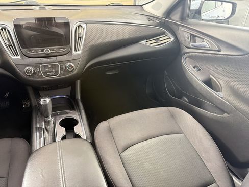 Used 2017 Chevrolet Malibu LT FWD image 27