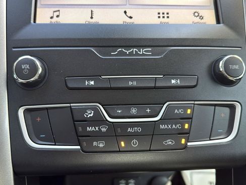 Used 2019 Ford Fusion SE FWD image 37