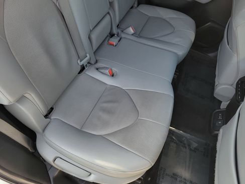 Used 2022 Toyota Highlander Limited FWD image 24