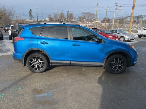 Used 2016 Toyota RAV4 SE image 2