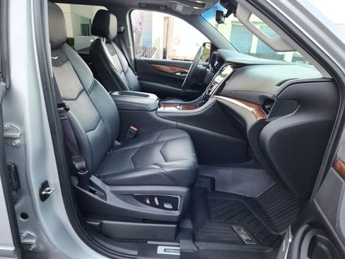 Used 2017 Cadillac Escalade Luxury image 21