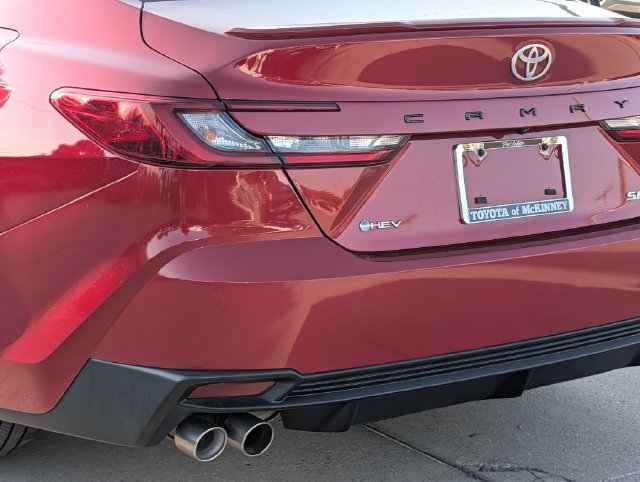 Used 2025 Toyota Camry SE FWD image 8