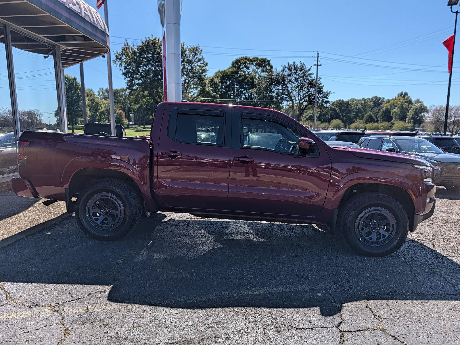 Used 2024 Nissan Frontier SL w/ Technology Package AWD/4WD image 14