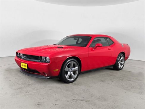 Used 2014 Dodge Challenger SXT Plus image 1