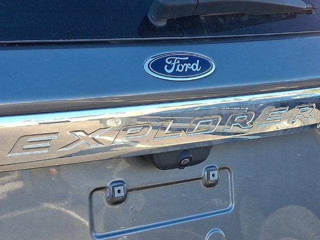 Used 2022 Ford Explorer XLT w/ Equipment Group 202A AWD/4WD image 5
