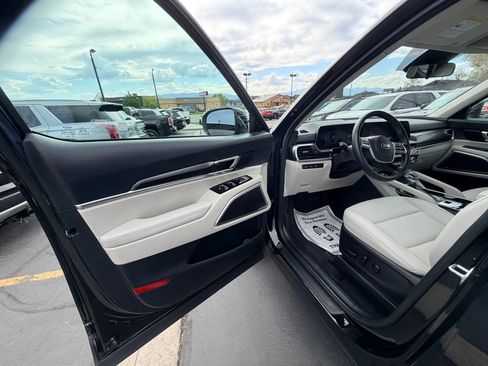 Used 2024 Kia Telluride S image 11