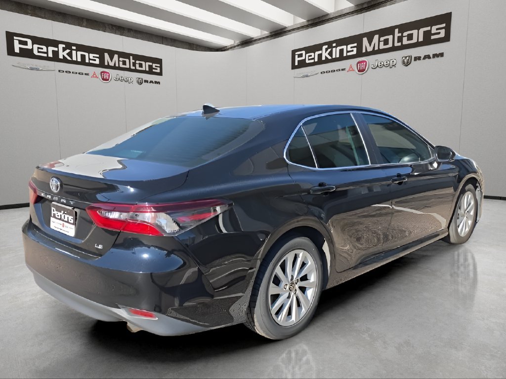 Used 2022 Toyota Camry LE FWD image 5