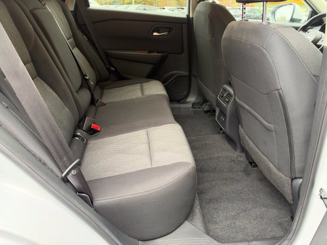 Used 2024 Nissan Rogue SV AWD/4WD image 12
