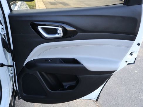 Used 2025 Jeep Compass Limited image 20