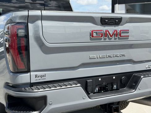 Used 2025 GMC Sierra 2500 AT4 w/ AT4 Premium Plus Package AWD/4WD image 11