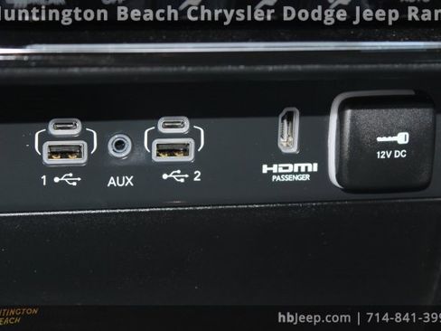 Used 2023 Jeep Grand Cherokee Trailhawk image 35