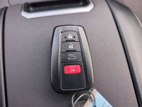 Used 2023 Toyota Highlander LE FWD image 27