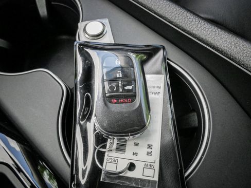 Used 2025 Honda Pilot EX-L image 35