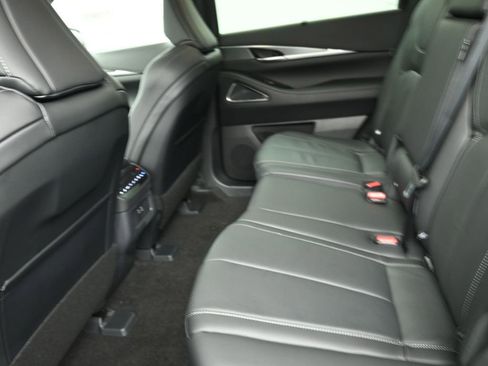 Certified 2025 INFINITI QX60 Luxe image 23