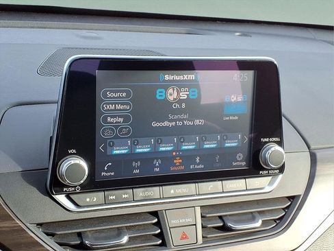 Used 2024 Nissan Altima 2.5 SV image 10